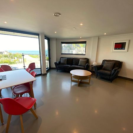 2 The View Apartments Ilfracombe - Seafront, Parking, Lift, Ev מראה חיצוני תמונה