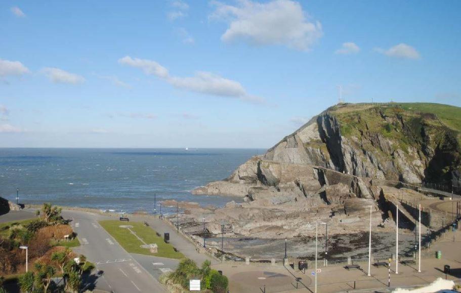 2 The View Apartments Ilfracombe - Seafront, Parking, Lift, Ev מראה חיצוני תמונה