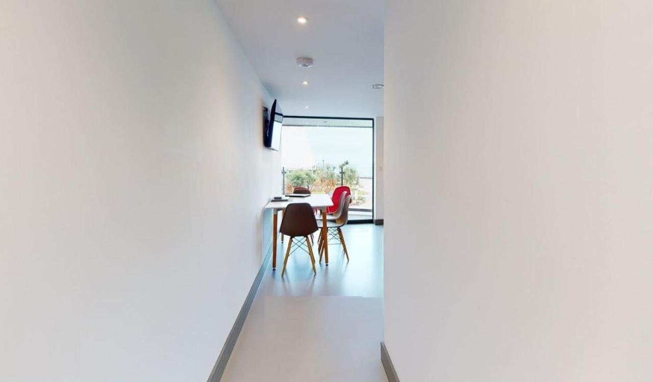 2 The View Apartments Ilfracombe - Seafront, Parking, Lift, Ev מראה חיצוני תמונה