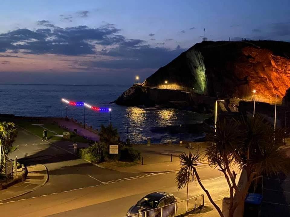 2 The View Apartments Ilfracombe - Seafront, Parking, Lift, Ev מראה חיצוני תמונה