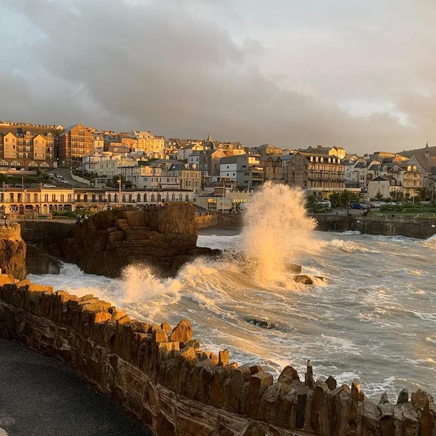 2 The View Apartments Ilfracombe - Seafront, Parking, Lift, Ev מראה חיצוני תמונה