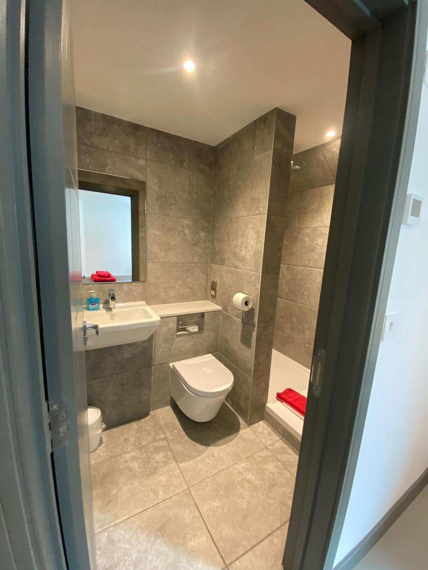 2 The View Apartments Ilfracombe - Seafront, Parking, Lift, Ev מראה חיצוני תמונה